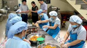 Lãnh đạo Chi cục Quản lý chất lượng Nông lâm sản và Thủy sản tham gia Hội nghị đối thoại chính sách pháp luật về an toàn thực phẩm do Hội Nông dân tỉnh tổ chức.